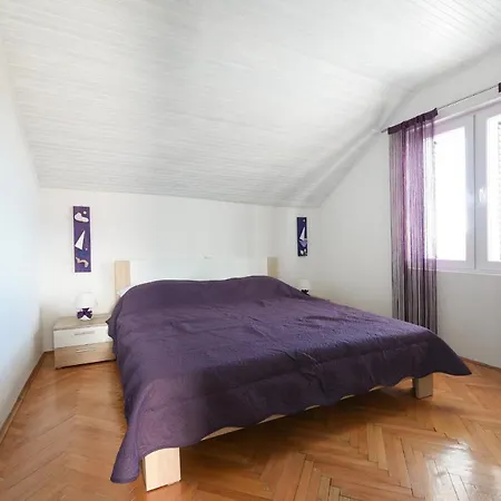 With A Parking Space - 13534